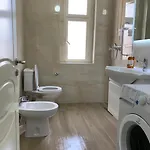 Habitación en casa particular Malsi's, Private With Shared Bathroom And Kitchen *