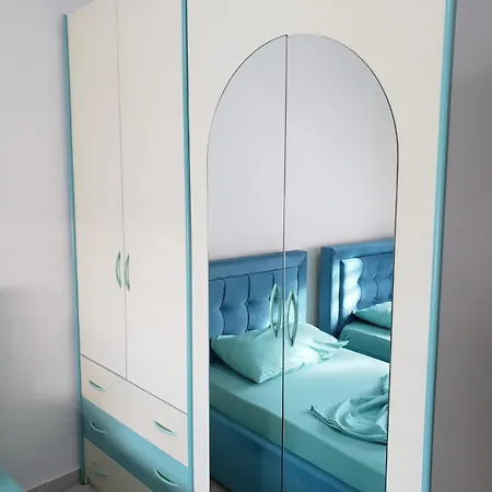 Malsi's, Private With Shared Bathroom And Kitchen Tiran