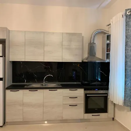 Pansiyon Malsi's, Private With Shared Bathroom And Kitchen Tiran
