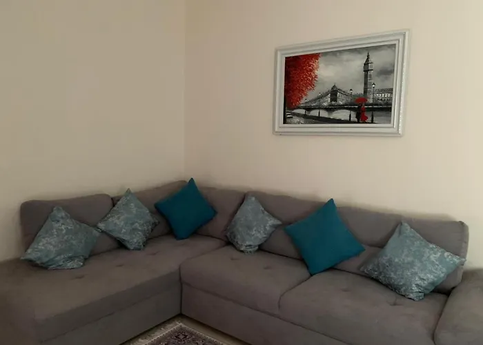 Malsi's, Private With Shared Bathroom And Kitchen Alloggio in famiglia