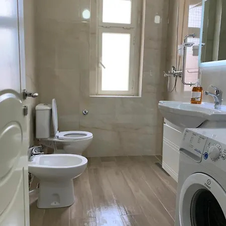 Homestay Malsi's, Private With Shared Bathroom And Kitchen *