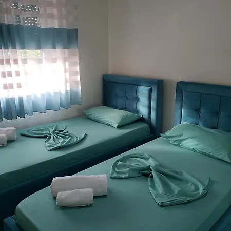 Malsi's, Private With Shared Bathroom And Kitchen Tirana