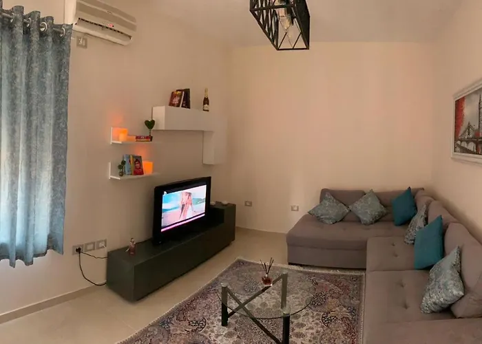 Malsi's, Private With Shared Bathroom And Kitchen